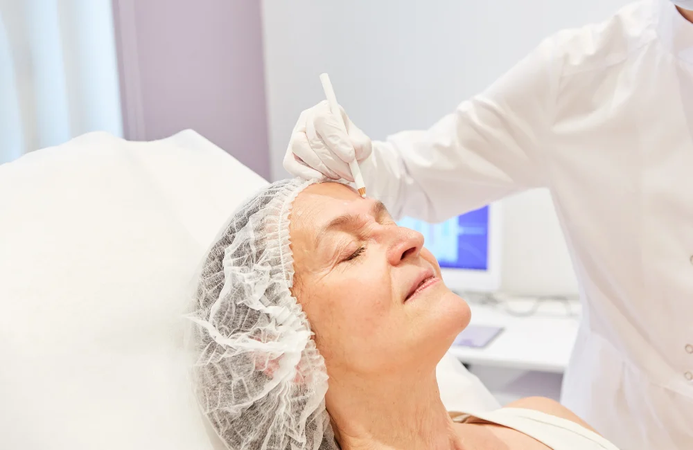 ดูแลปัญหาคอเหี่ยวที่ Naruchon Clinic